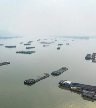 冰火两重天：中东危机下，中国锂电命运彻底分化