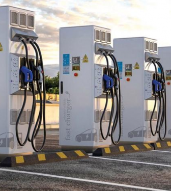 从 “充电难” 到 “随便充” 充电桩撑起农村新能源汽车消费热